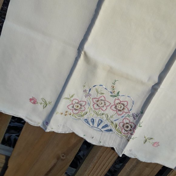 2 Embroidered Pillow Cases Antique Vintage Set - Picture 6 of 15